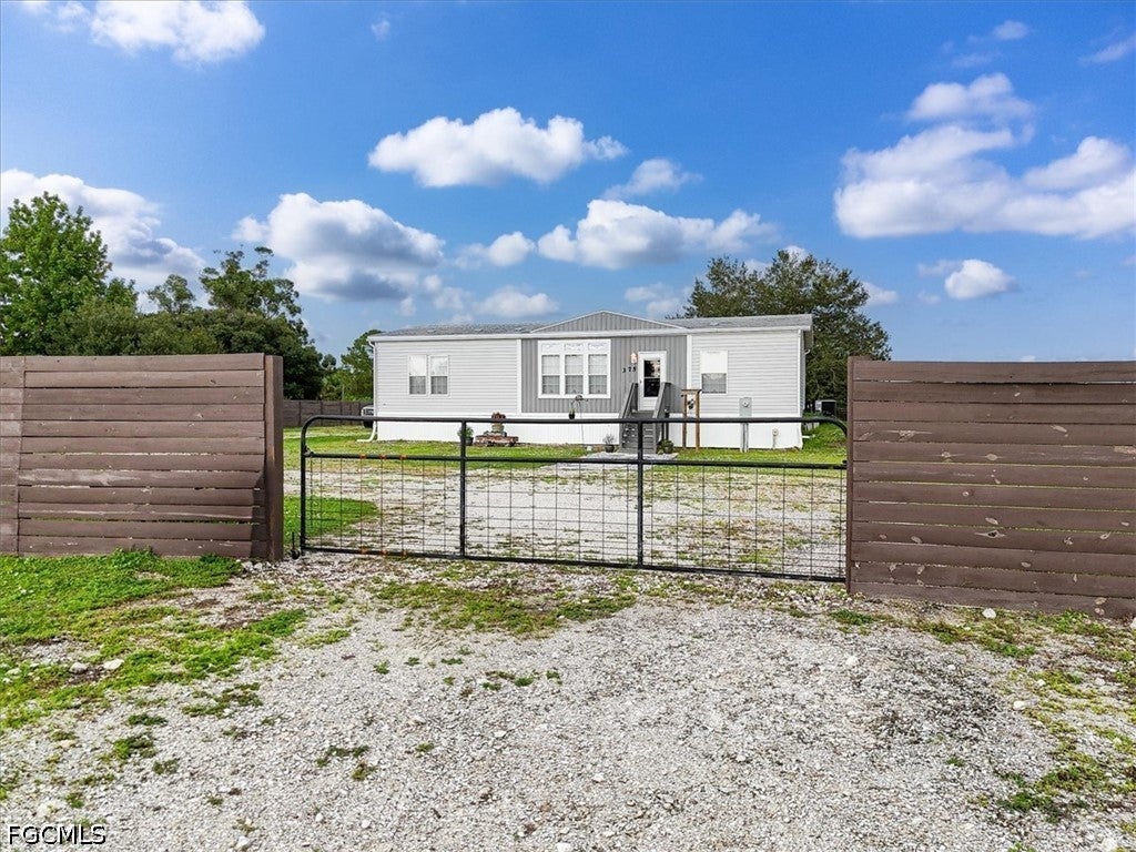 375 N Estribo Street