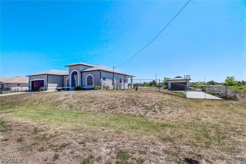 725 Castlestone Avenue S