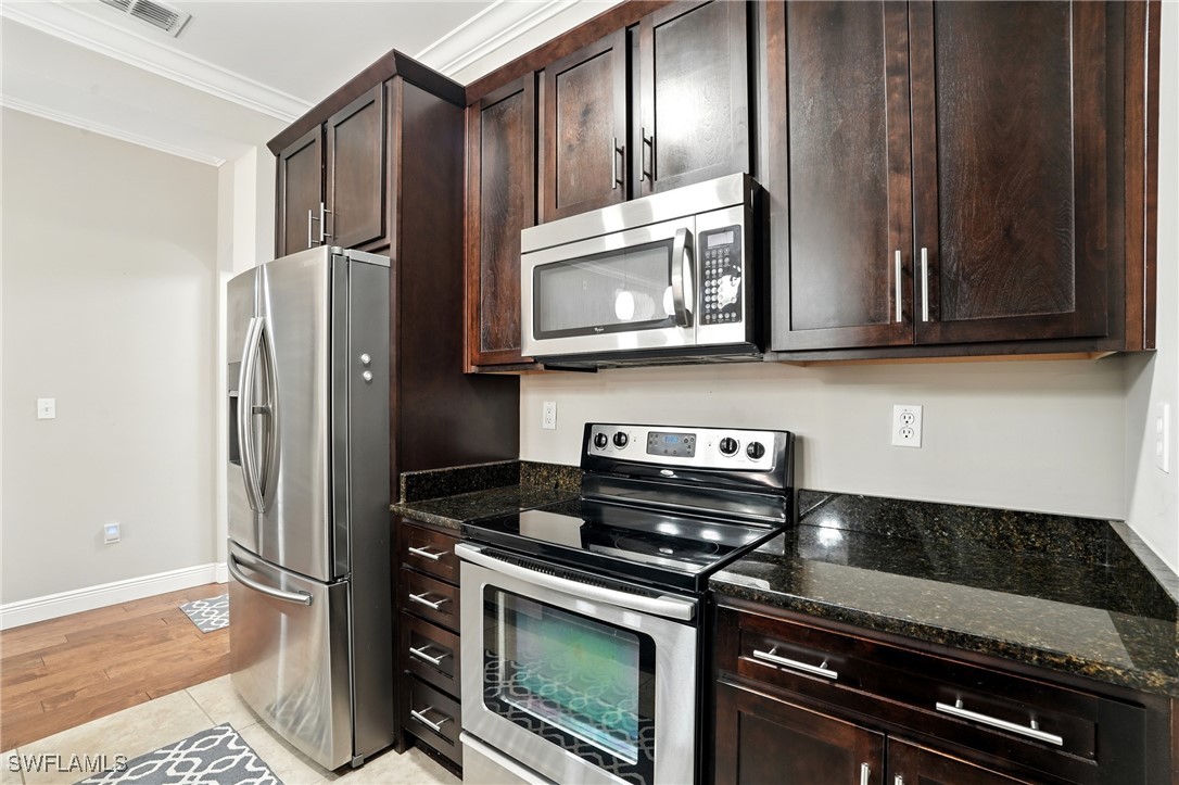 23151 Fashion Drive 6209