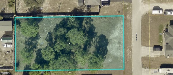 321 ROBERT AVE, LEHIGH ACRES, FL 33936 - Image 4f86d1183f18e906d64ce4d8eb2952aa/698404078
