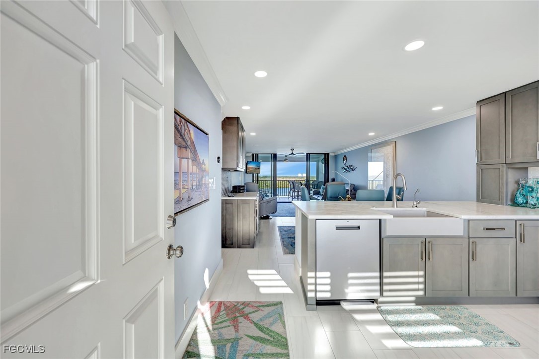 4253 Bay Beach Lane E7