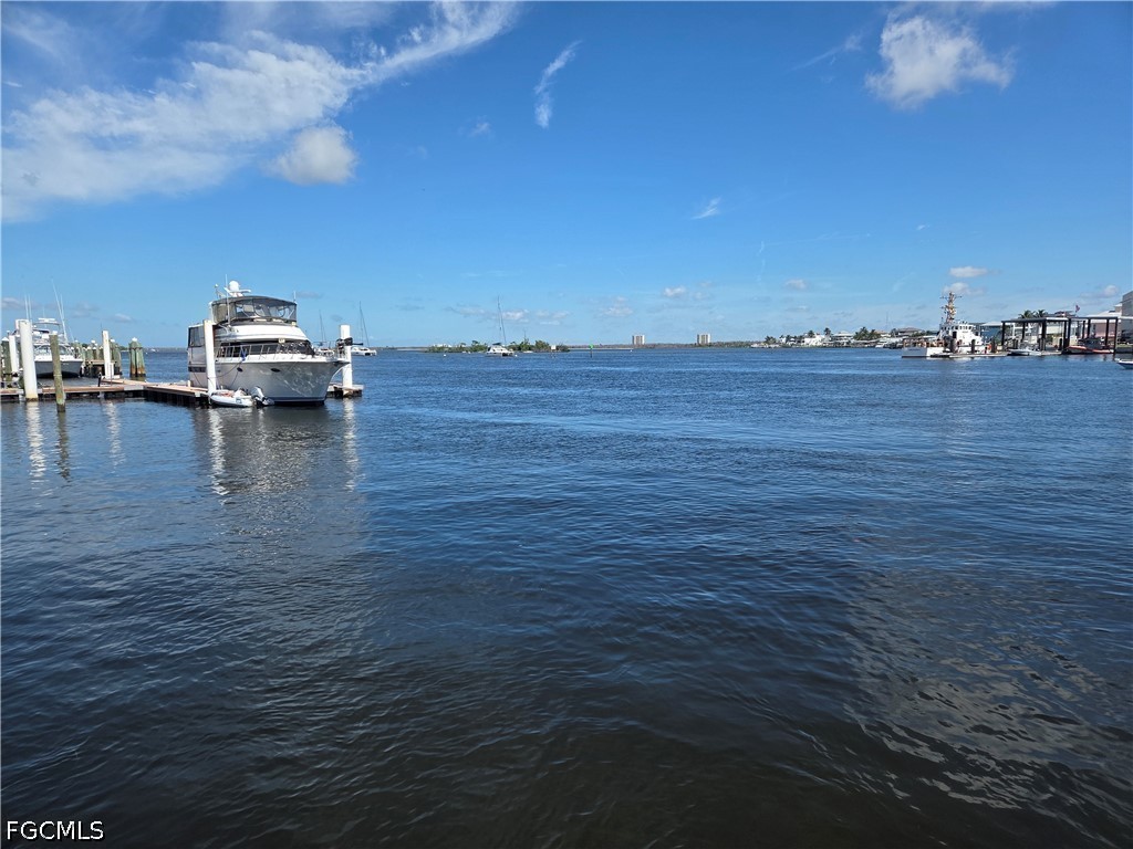 450 Old San Carlos Boulevard SW 309