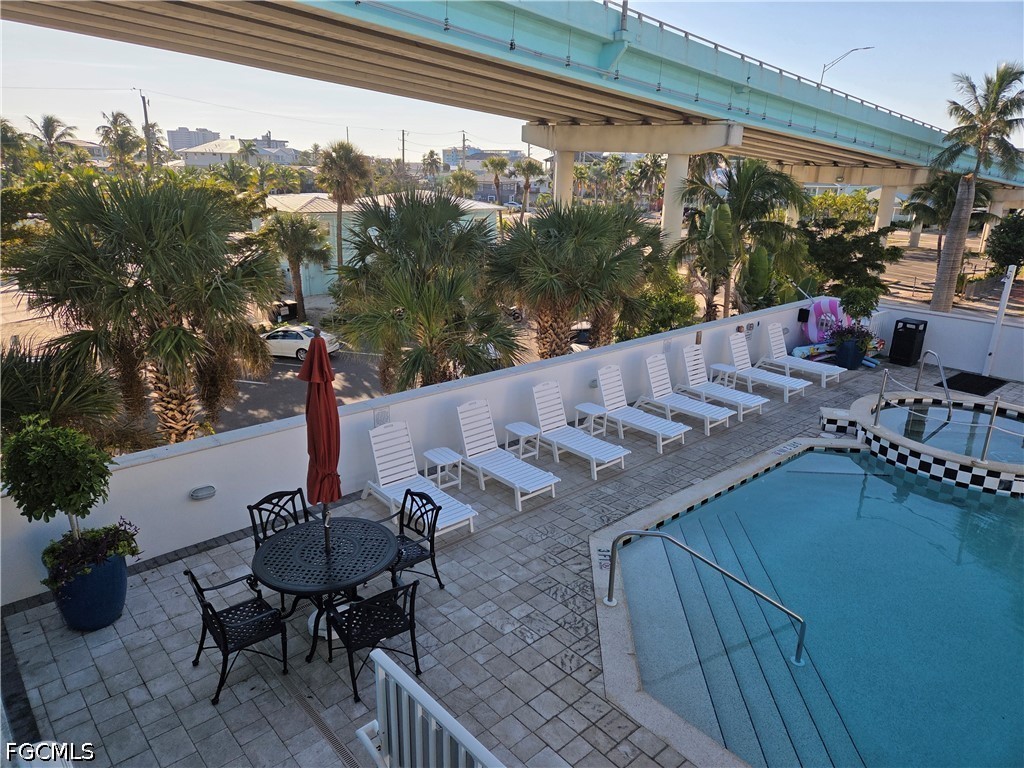 450 Old San Carlos Boulevard SW 309