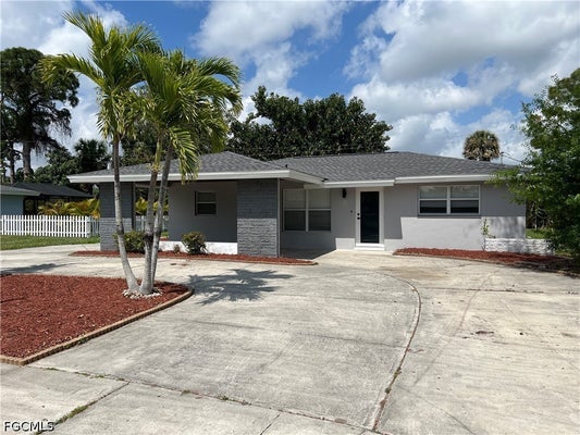 4562 TENNYSON DR, NORTH FORT MYERS, FL 33903 - Image 517b2fbb64b7bab8e3669e48cd1014f2/2312148834