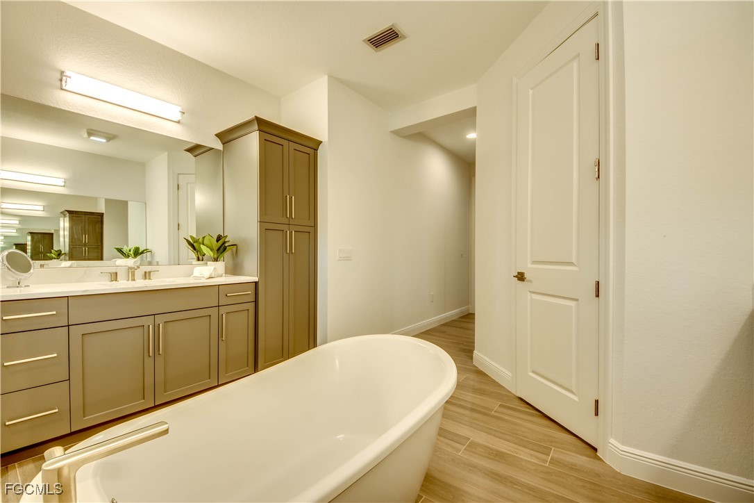 Cape Coral, Florida, 33904, United States, 4 Bedrooms Bedrooms, ,3 BathroomsBathrooms,Residential,Active,2009147