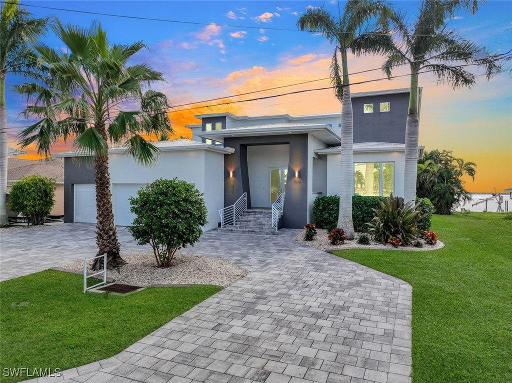 1018 Dolphin Drive