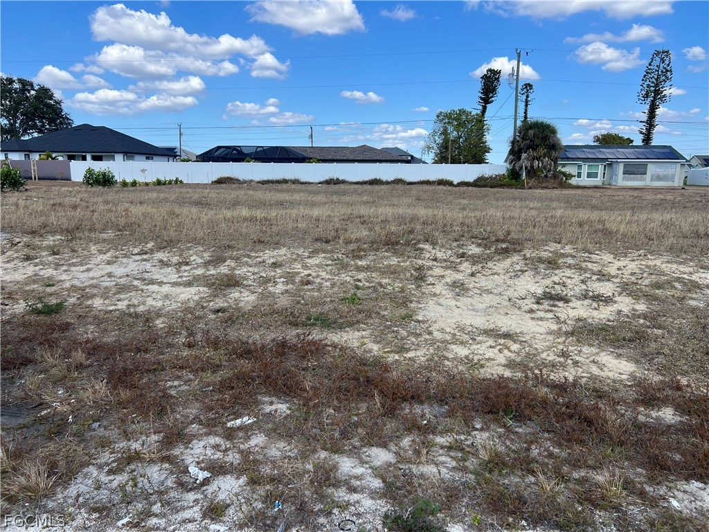 635 Tropicana Parkway E