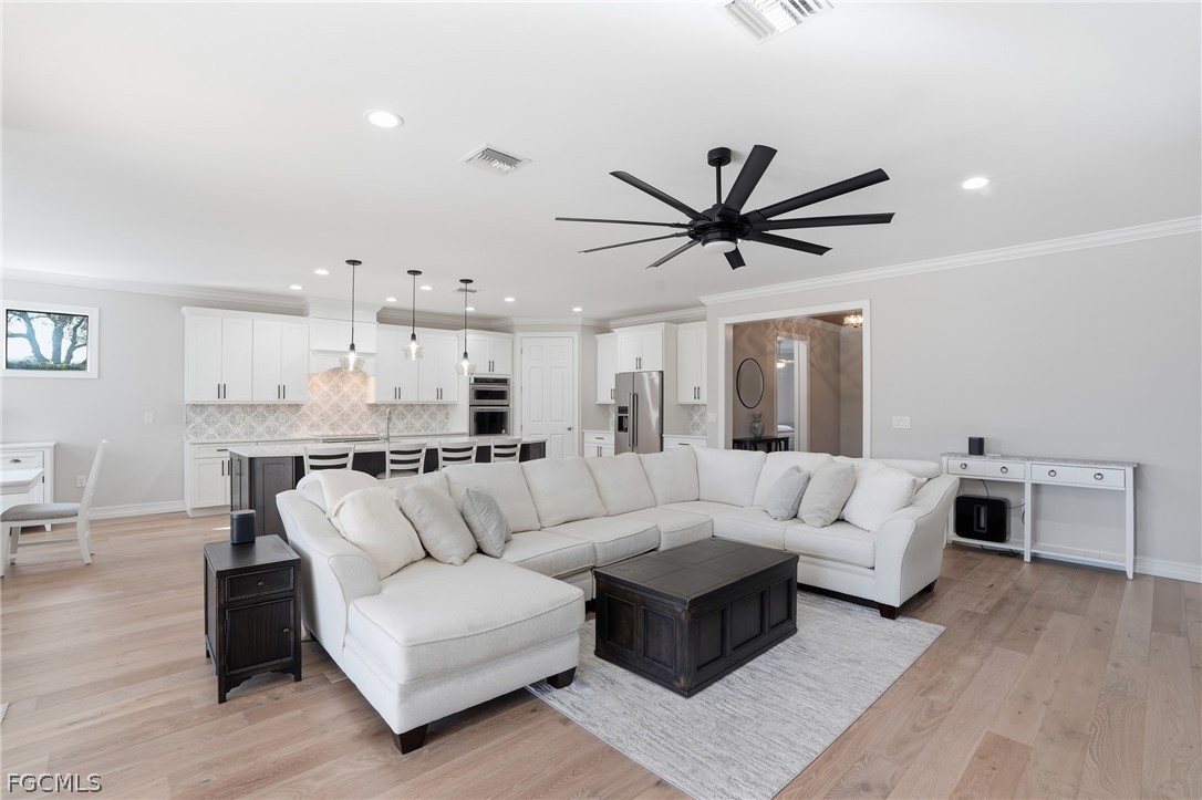 11001 Castlereagh Street