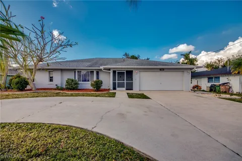 904 SE 4th Place, Cape Coral, FL 33990 - MLS#: 224102191