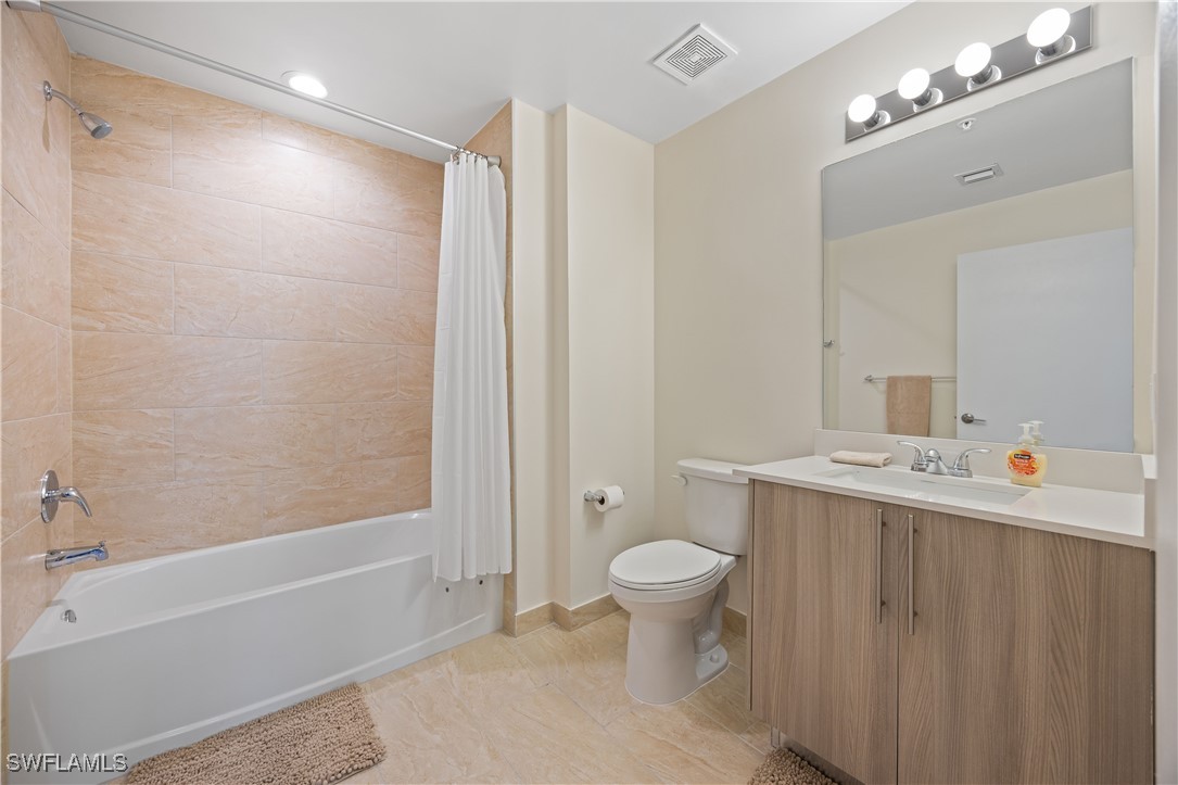 15901 Royal Pointe Lane 404
