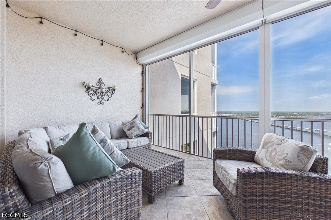 2090 W First Street G2907
