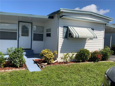 9 Arapaho Trail 223 Naples FL 34113