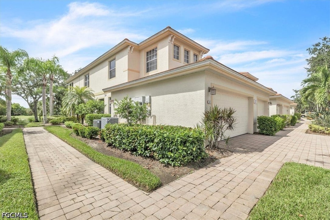 3071 Meandering Way 101