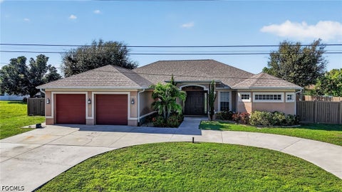 Photo of 1012 SW 39th Terrace, Cape Coral, FL 33914 (MLS # 2026039236)