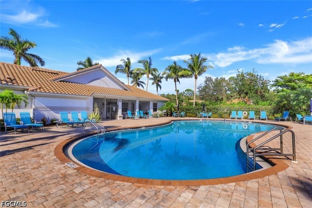 16156 Parque Lane