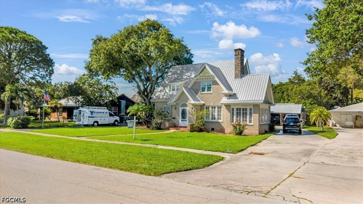 236 E Arcade Avenue