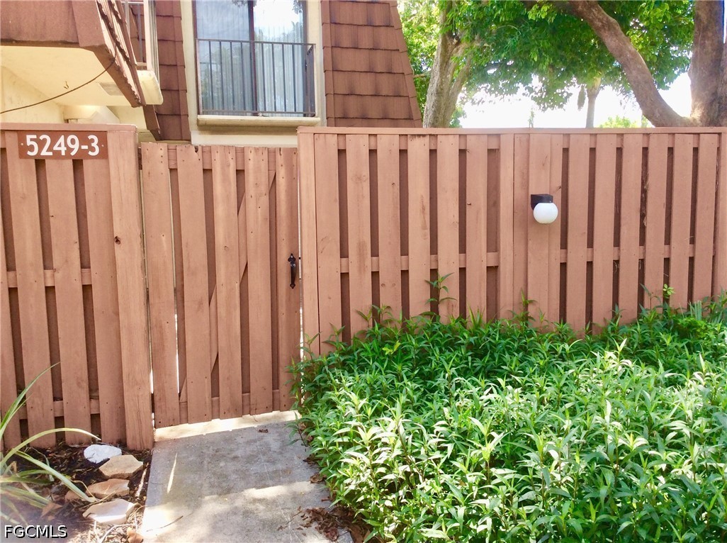 5249 Cedarbend Drive 3