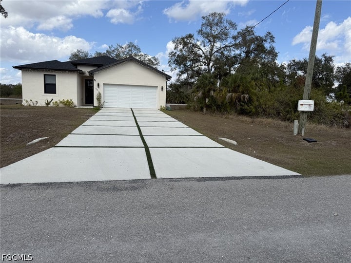 Photo 1 of 4 — 6013 Acorn Circle, Labelle, FL 33935