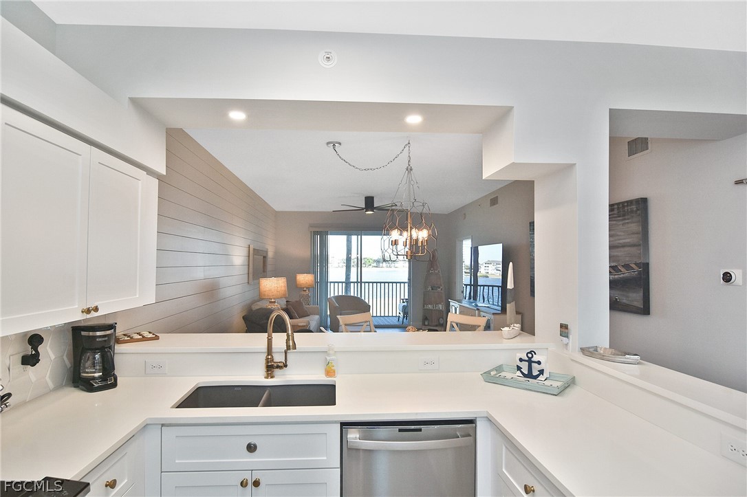 10460 Washingtonia Palm Way 1324