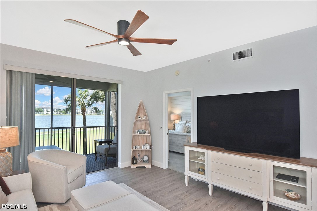 10460 Washingtonia Palm Way 1324