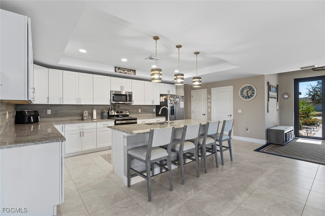 633 Carrillon Avenue S