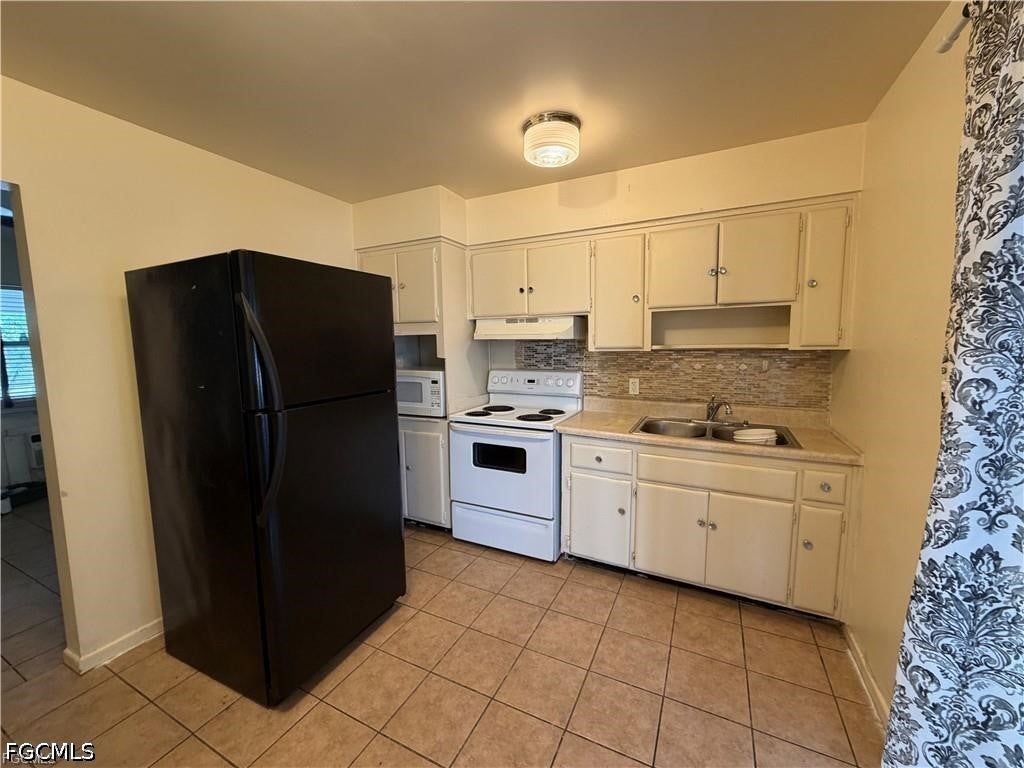 4902 Victoria Drive 1