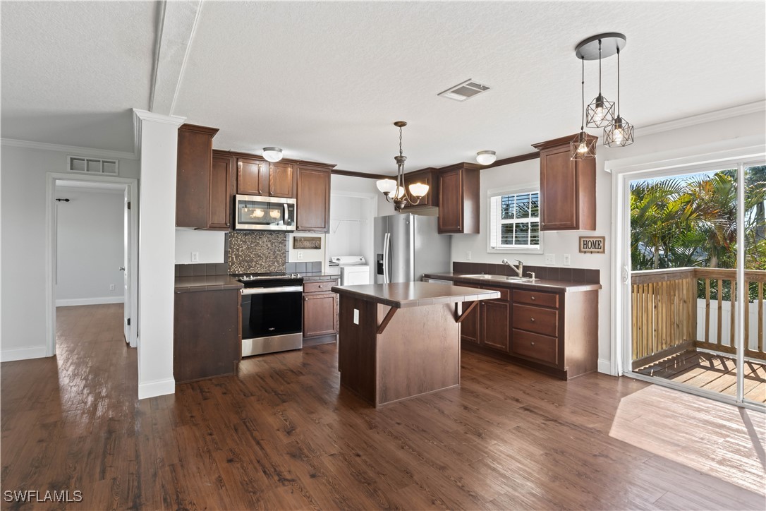 5529 Rainbow Drive