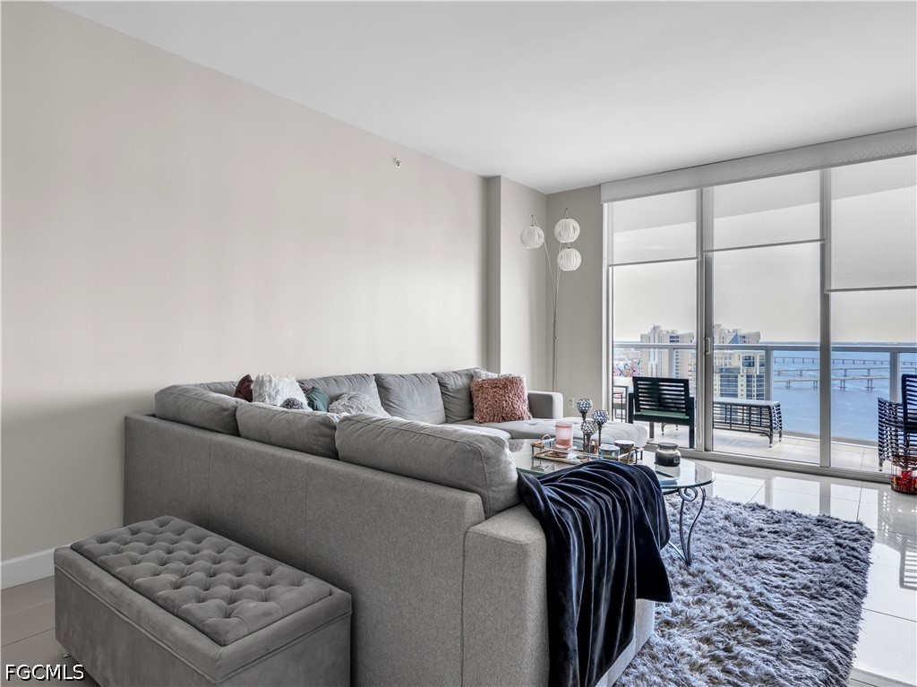 3000 Oasis Grand Boulevard 2905