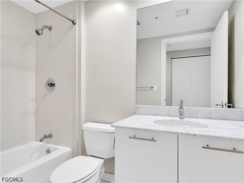 3000 Oasis Grand Boulevard 2905