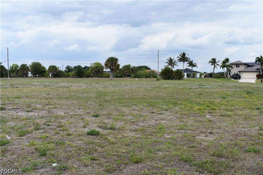 Expansive vacant lot featuring a level terrain, pa