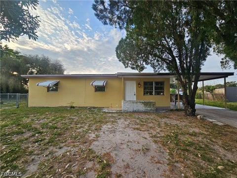 Tiny photo for 423 Morgan Circle S, Lehigh Acres, FL 33936 (MLS # 2026021957)