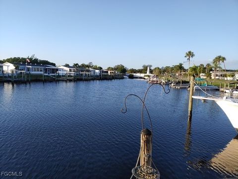 5563 Sir Walter Way North Fort Myers FL 33917