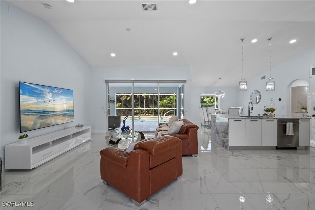 4524 SW 9th Place