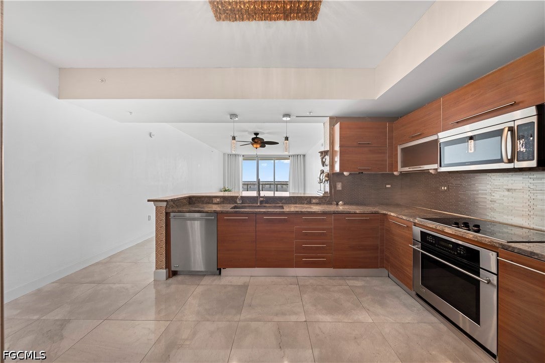 3000 Oasis Grand Boulevard 1407