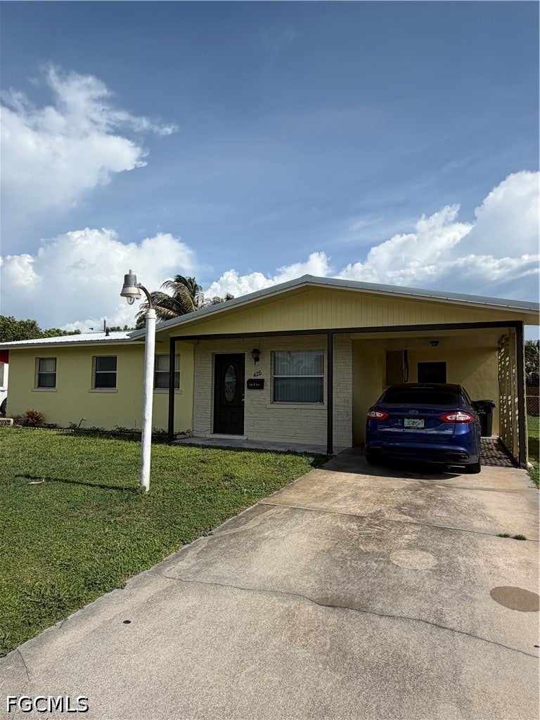 428 W Alverdez Avenue