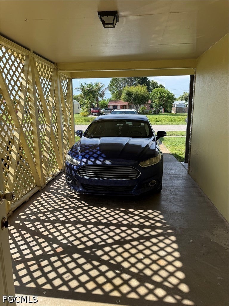 428 W Alverdez Avenue
