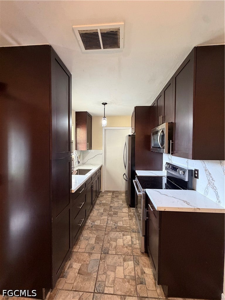428 W Alverdez Avenue