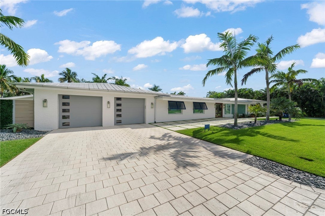 12743 Dennis Drive