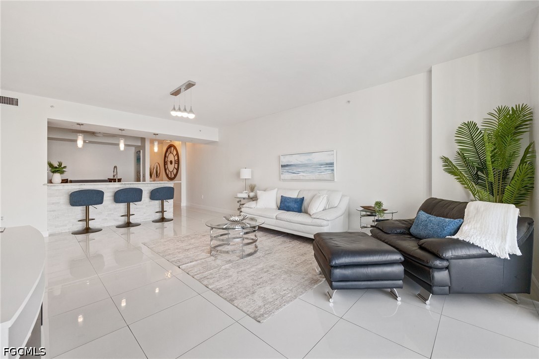 3000 Oasis Grand Boulevard 1705