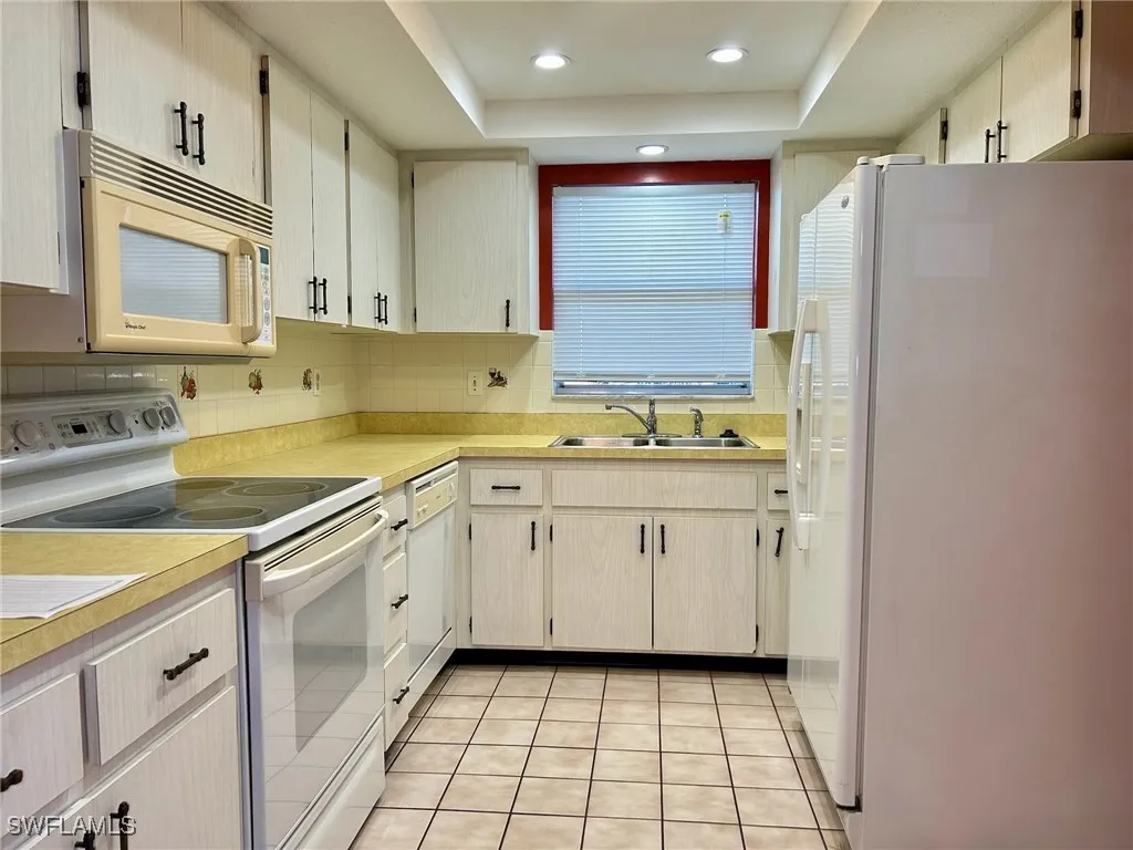 Cape Coral, Florida 33904, United States, 2 Bedrooms Bedrooms, ,2 BathroomsBathrooms,Residential,Active,107894