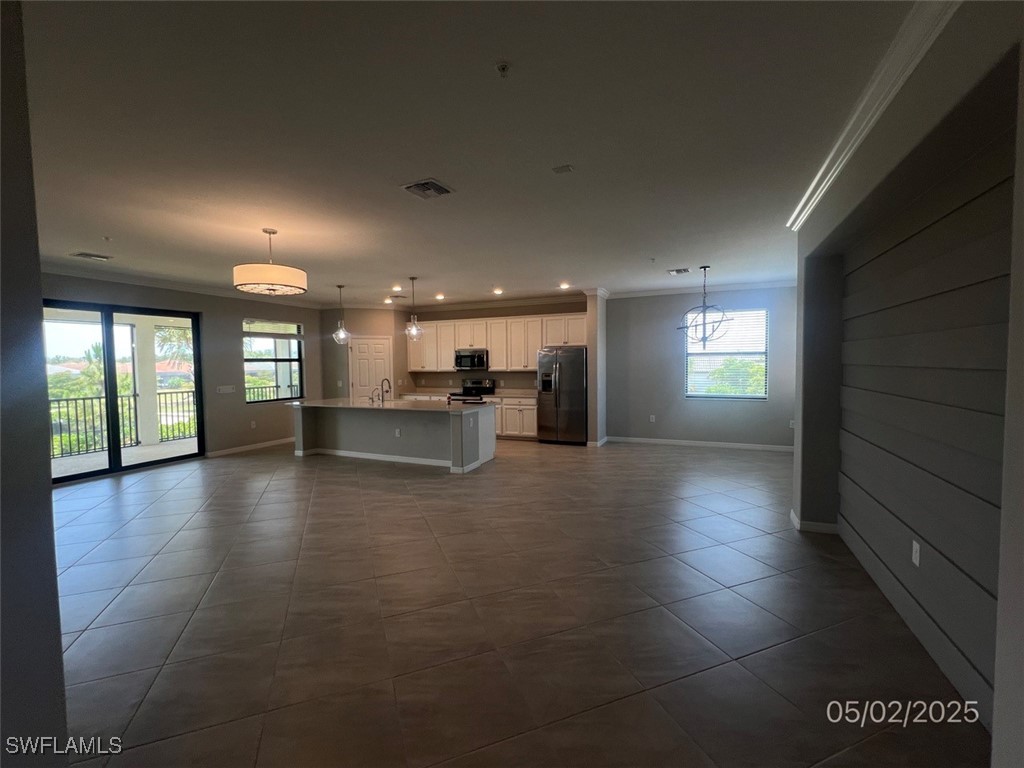 12048 Hawthorn Lake Drive 202