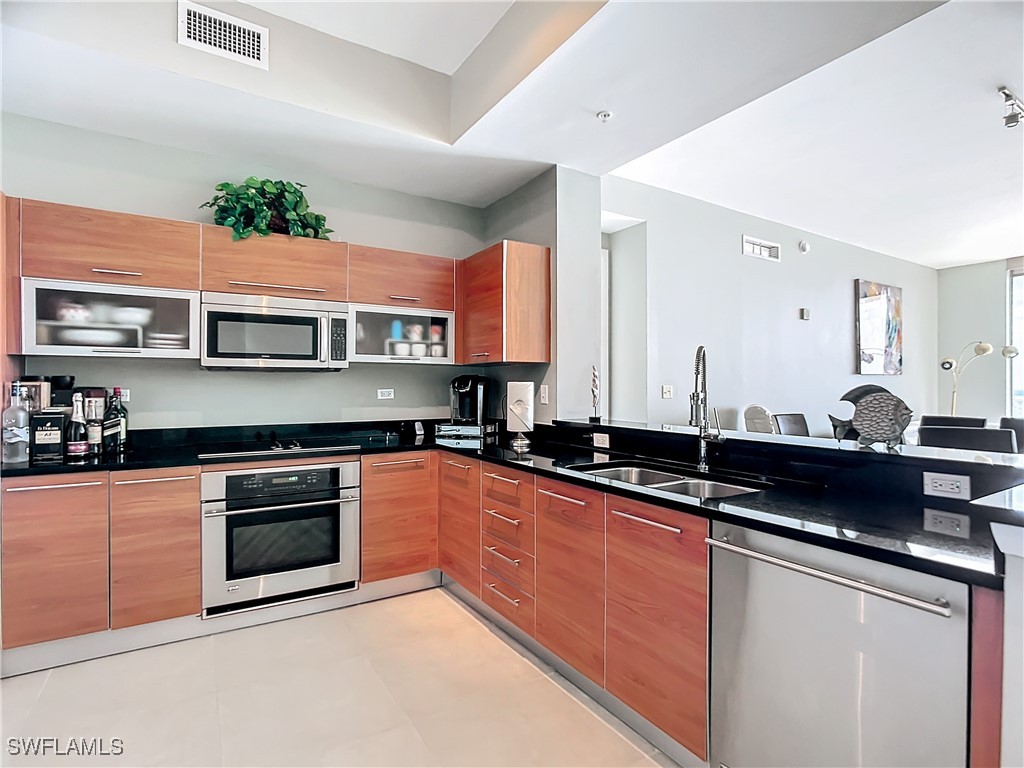 3000 Oasis Grand Boulevard