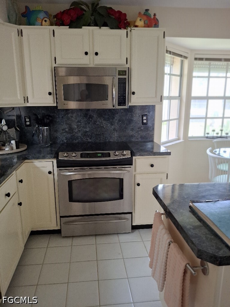 2847 Aintree Lane A204