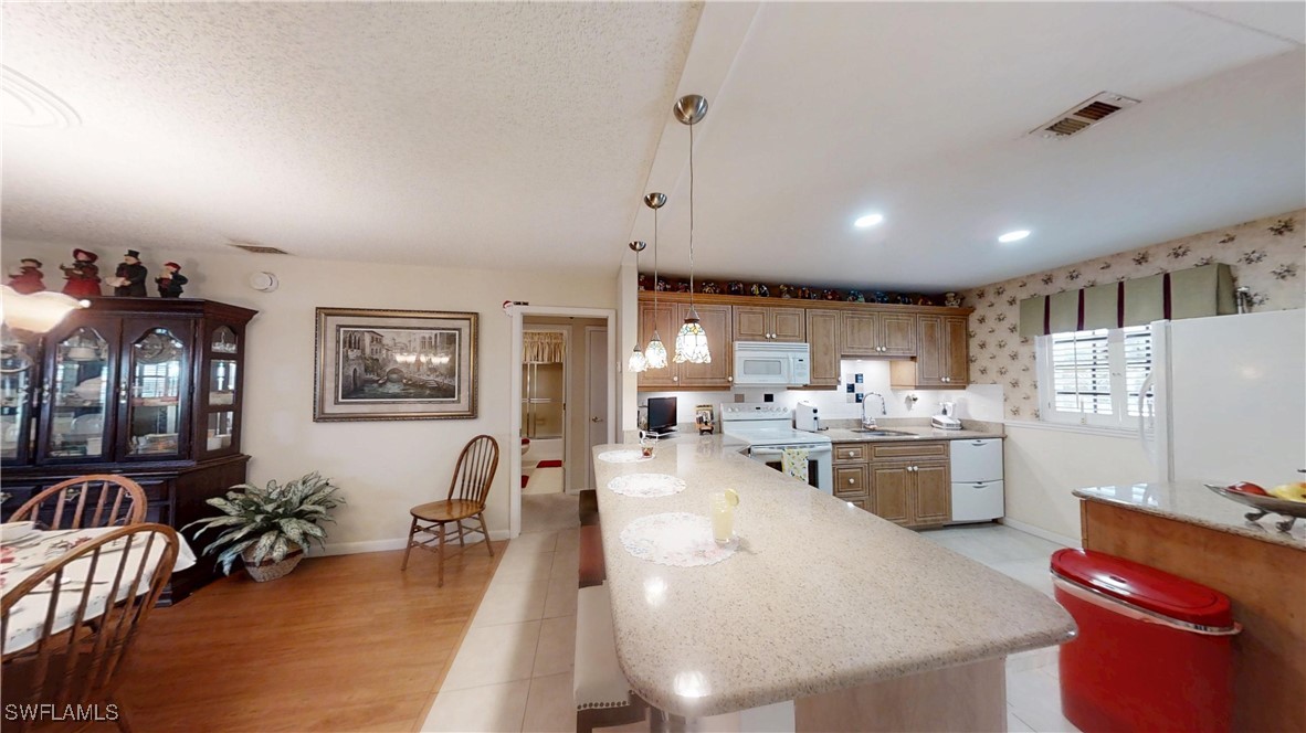 1527 Edgewater Circle