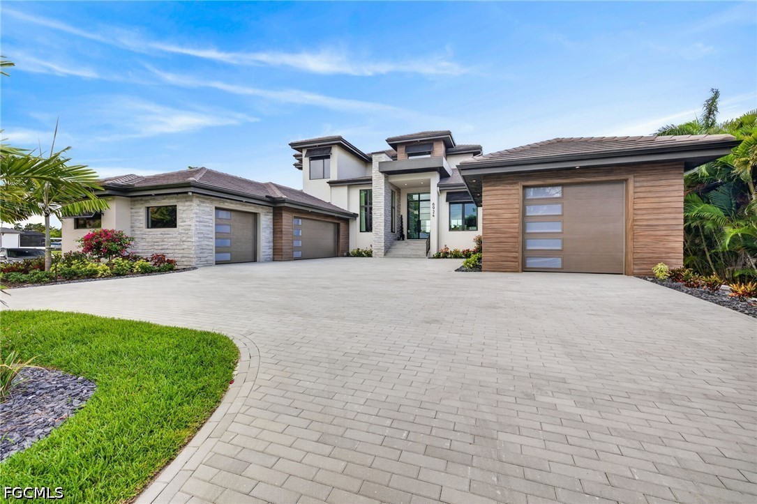 6924 Old Whiskey Creek Drive