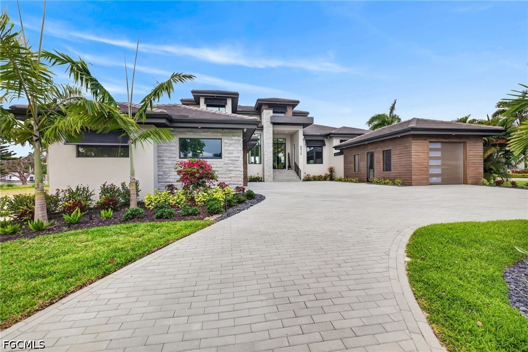 6924 Old Whiskey Creek Drive