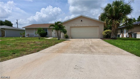 Photo of 1429 SE 44th Street, Cape Coral, FL 33904 (MLS # 2026031169)
