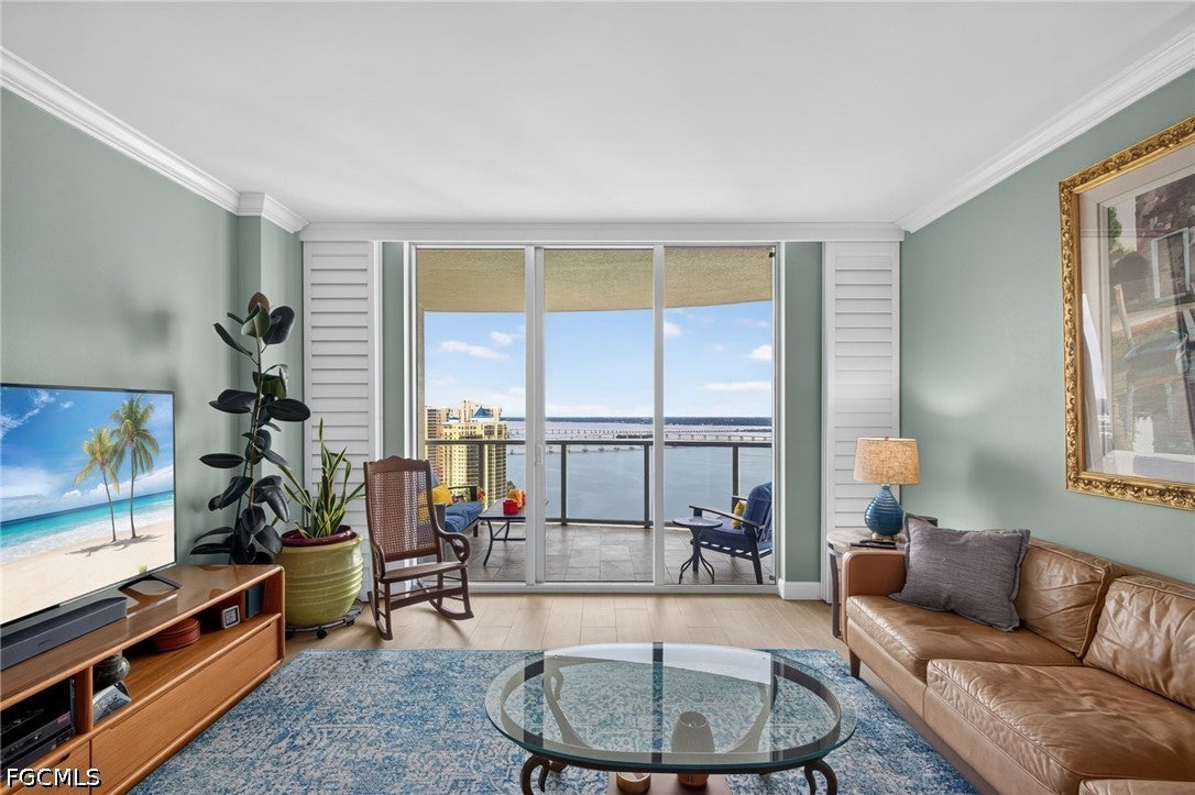 3000 Oasis Grand Boulevard 2807