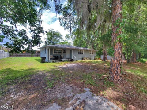 Photo of 2524 NE 5th Place, Gainesville, FL 32641 (MLS # 2026026892)