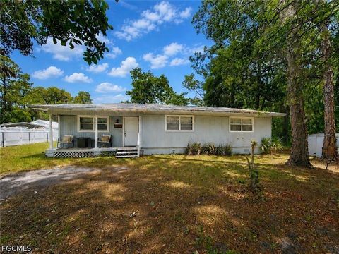 Tiny photo for 2524 NE 5th Place, Gainesville, FL 32641 (MLS # 2026026892)